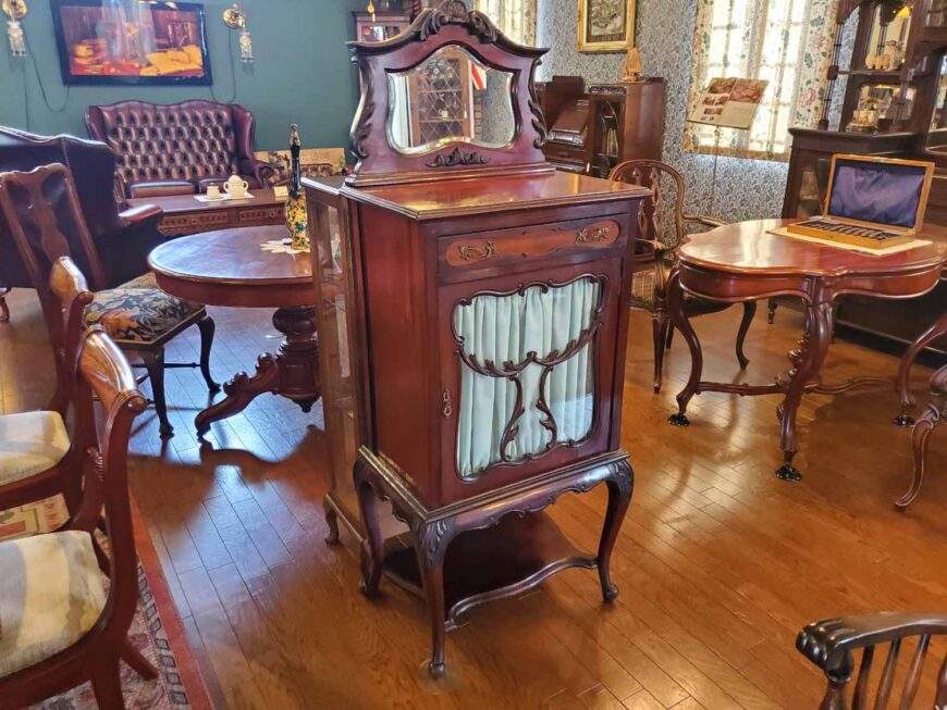 ヴィクトリアンキャビネット