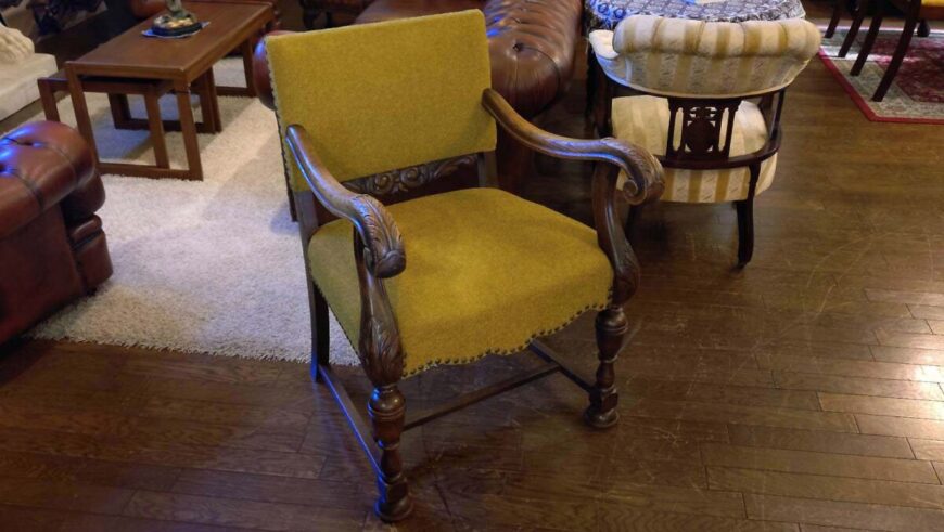 エルボーチェアー