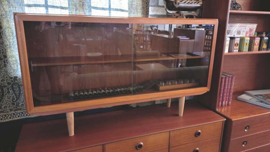 サイドボード　スモークスライドガラス