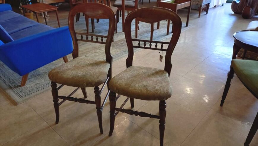 バルーンバックチェアー