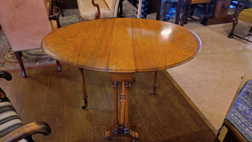 ドロップフラップテーブル